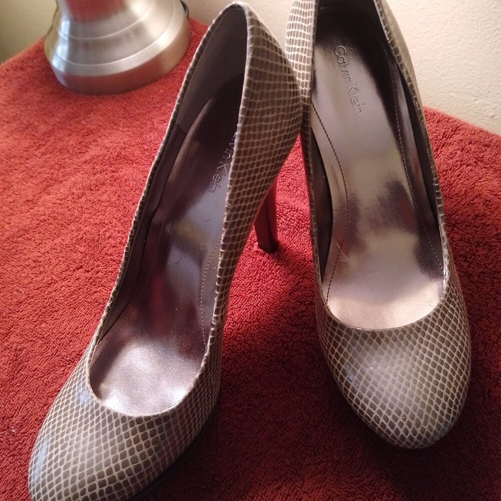 Calvin Klein Platform Pumps - 8m